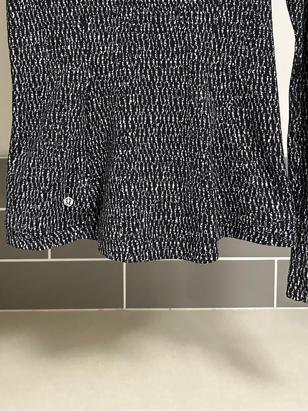 Lululemon Runderful Long Sleeve - Picture 10 of 10